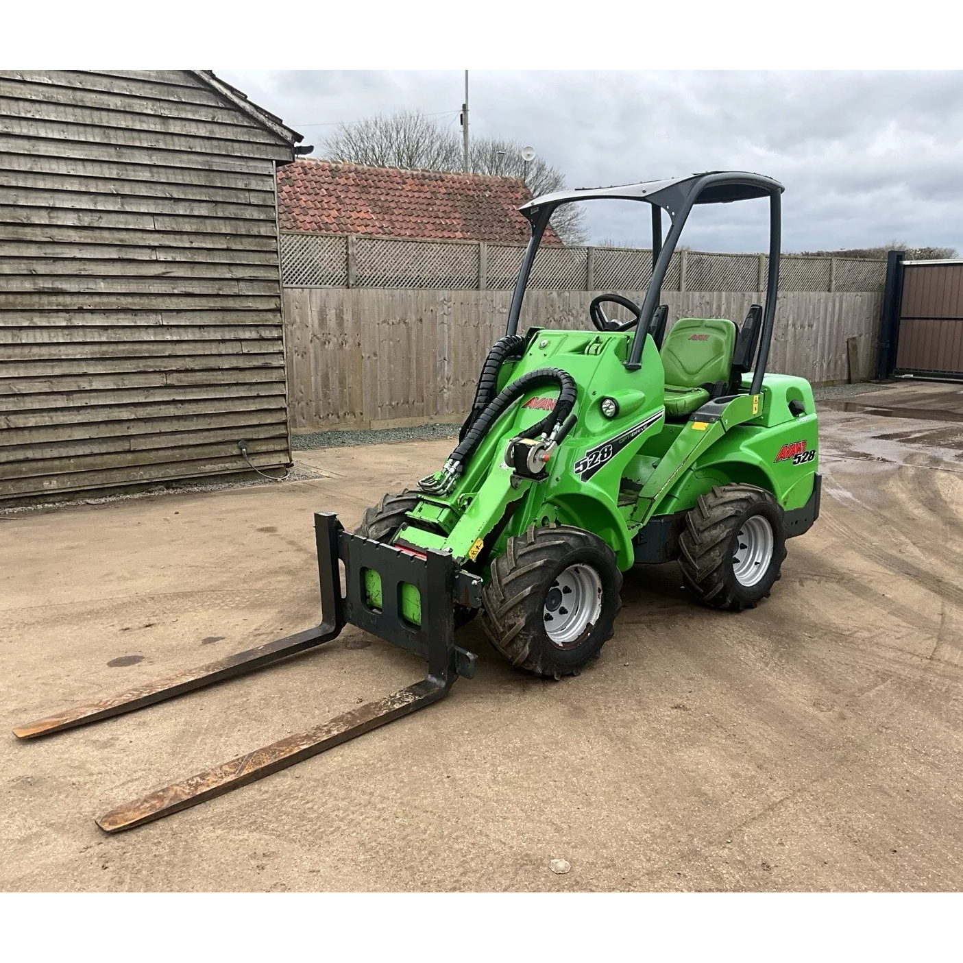 2019 AVANT 528 DIESEL ARTICULATED WHEEL LOADER MULTI ONE WITH FORKS